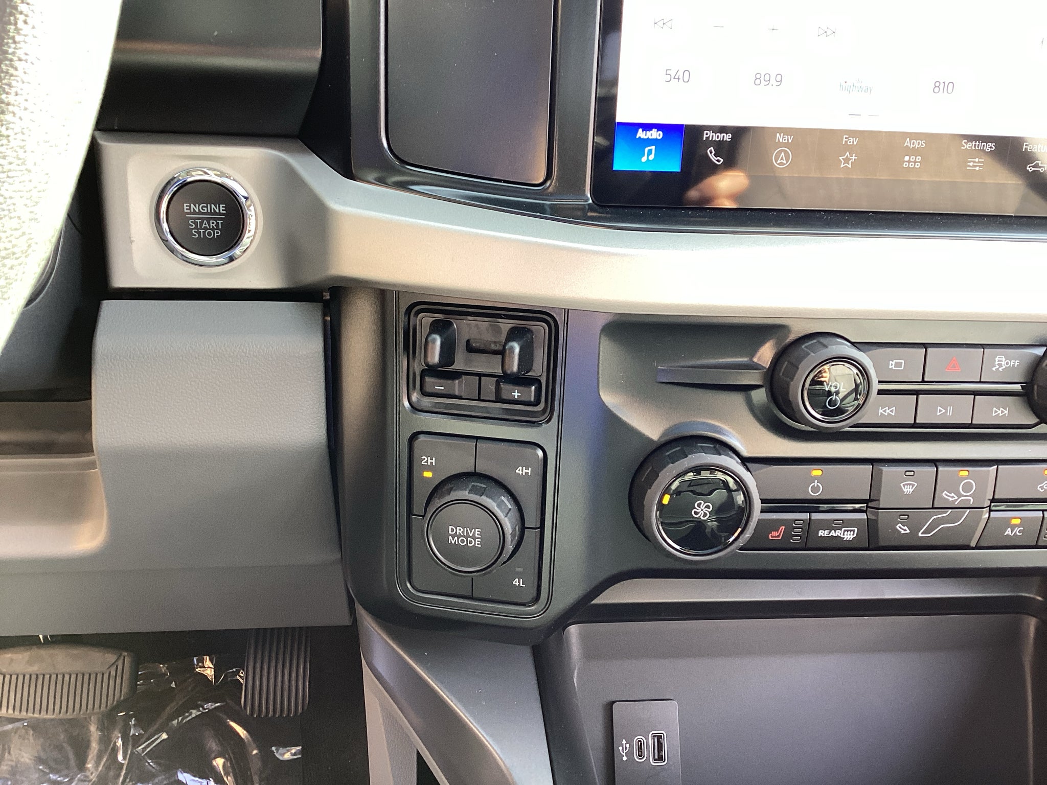 2027 Ford Super Duty F-250 SRW F-250® XLT