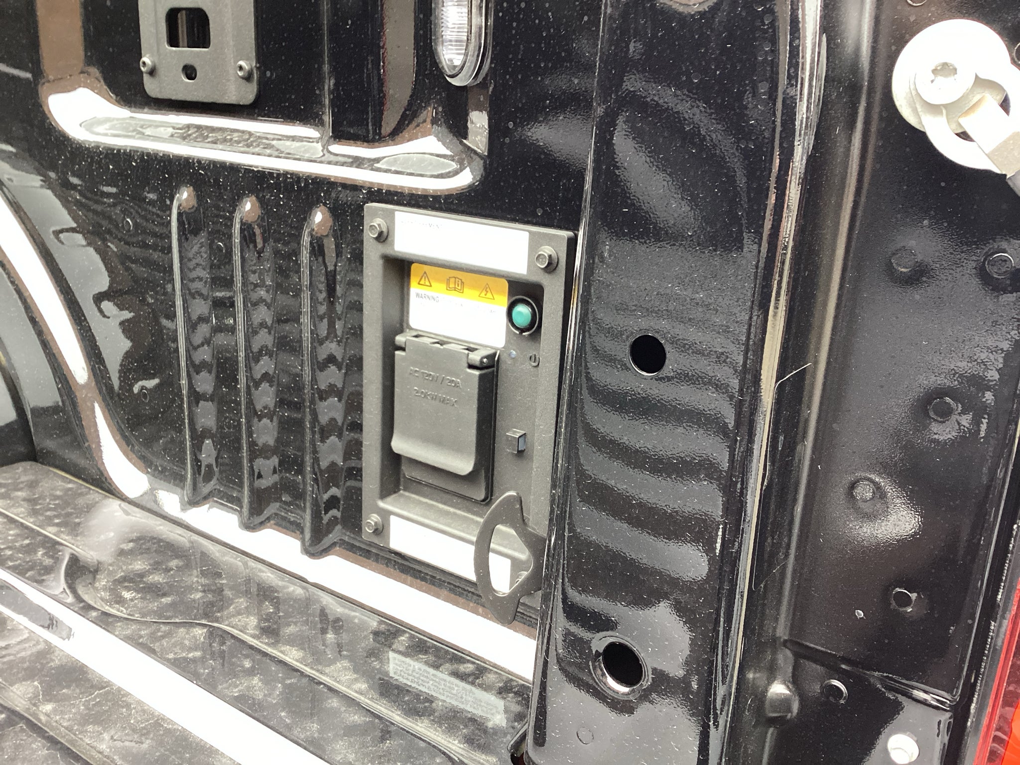 2027 Ford Super Duty F-350 SRW F-350® Platinum®