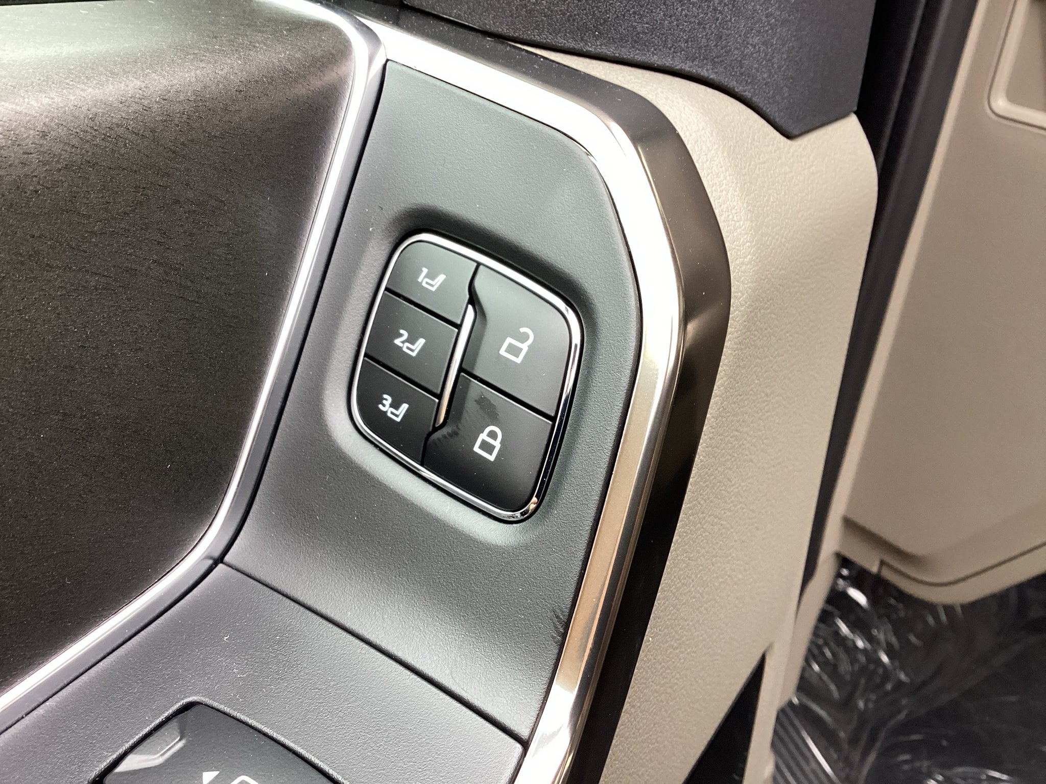 2027 Ford Super Duty F-350 SRW F-350® Platinum®