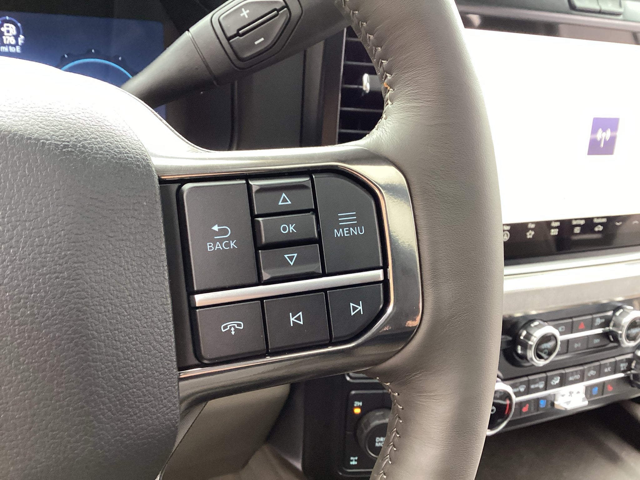 2027 Ford Super Duty F-350 SRW F-350® Platinum®