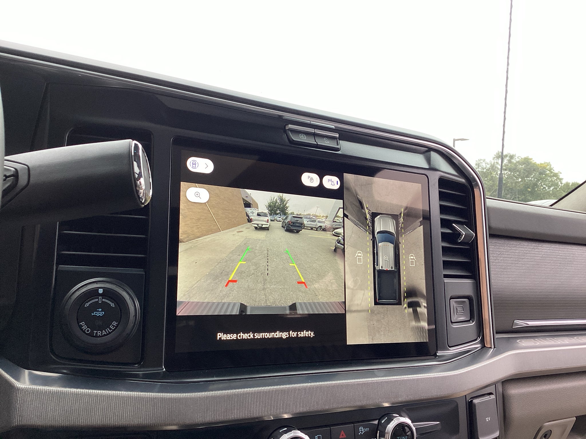 2027 Ford Super Duty F-350 SRW F-350® Platinum®