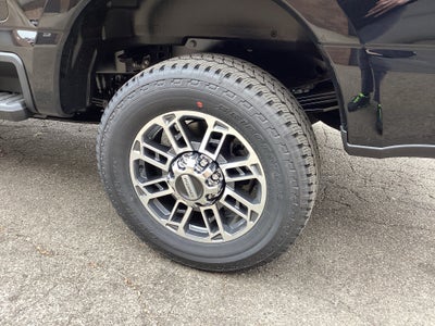 2027 Ford Super Duty F-350 SRW F-350® Platinum®