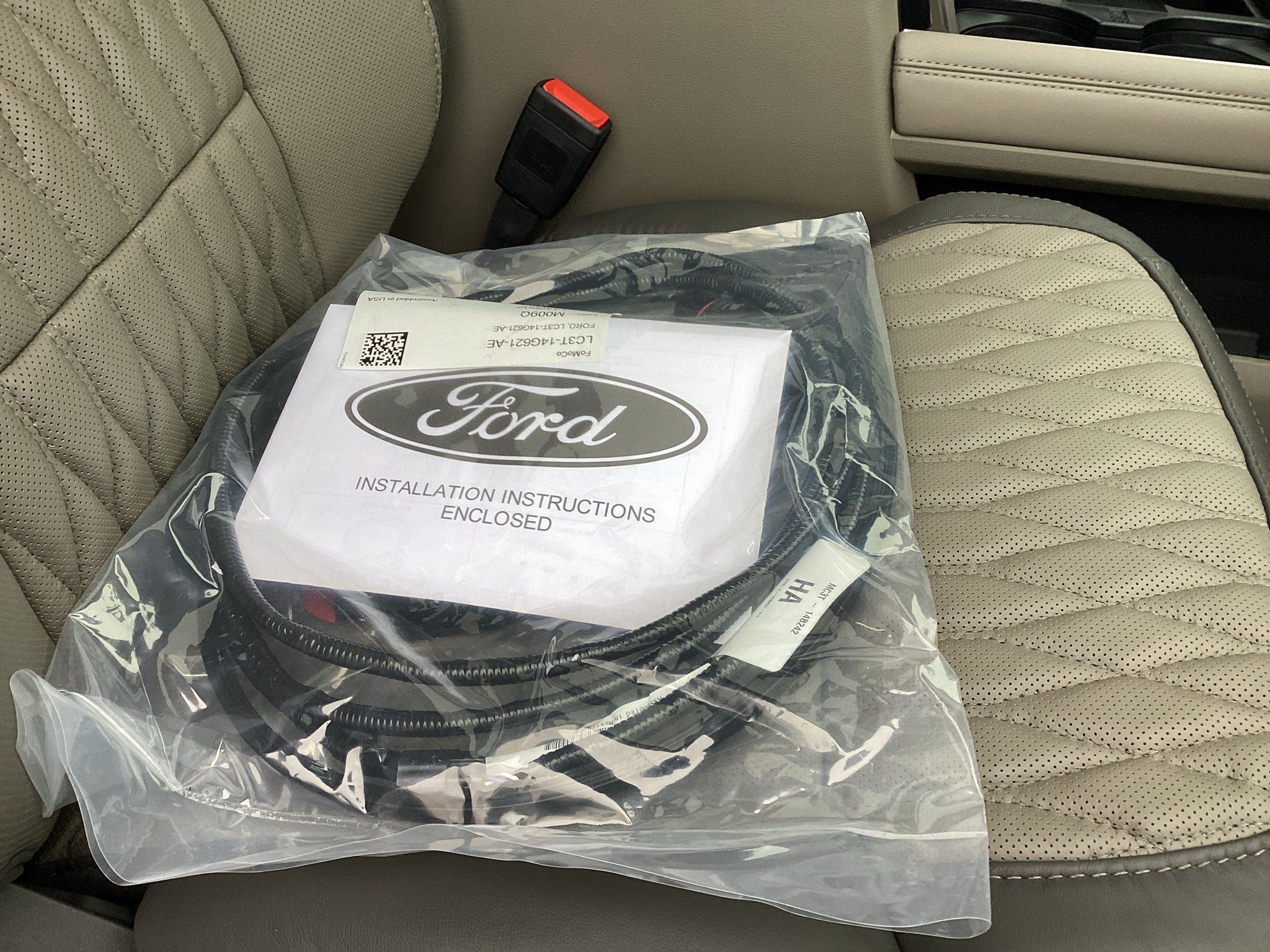 2027 Ford Super Duty F-350 SRW F-350® Platinum®
