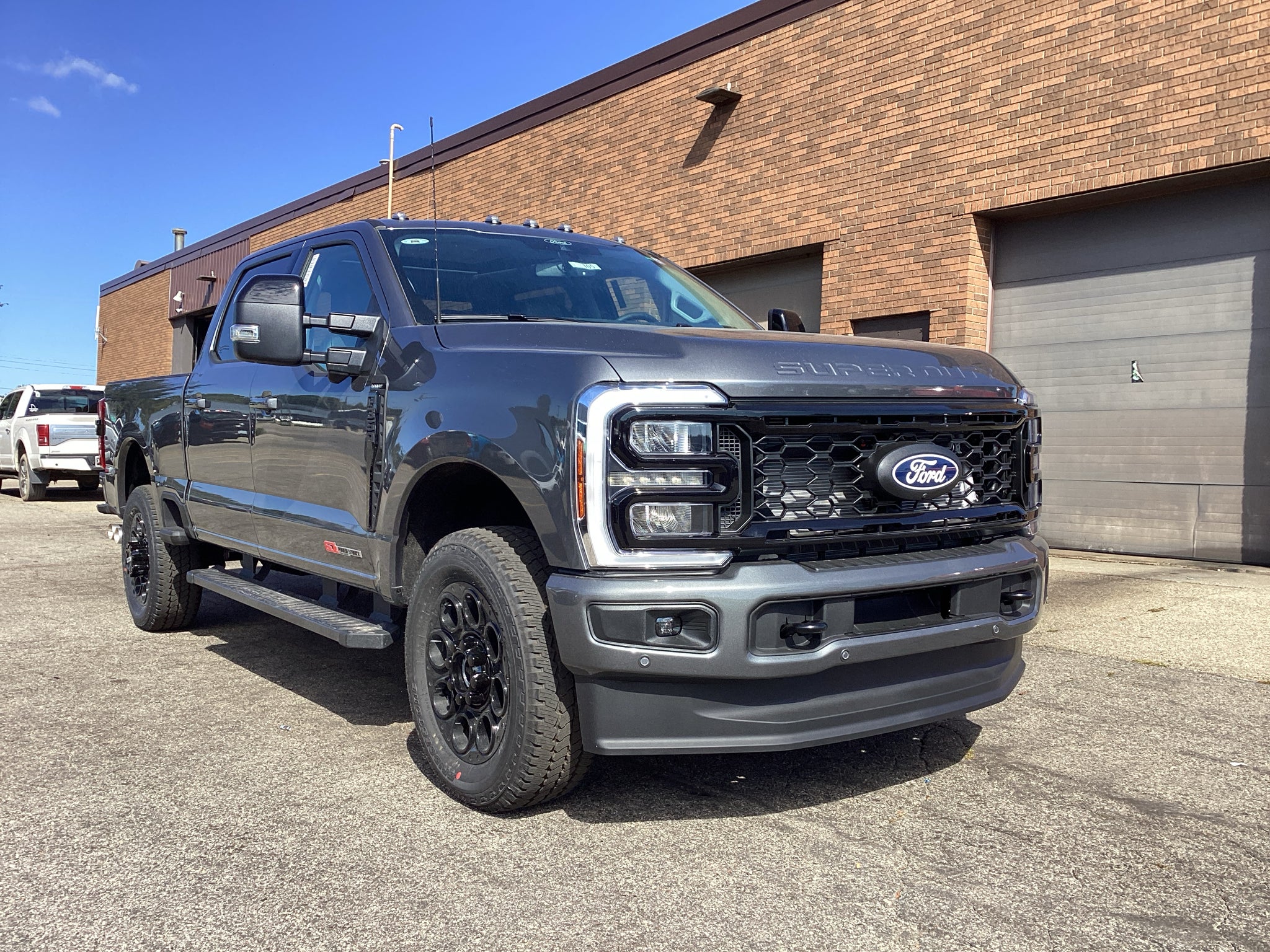 2027 Ford Super Duty F-350 SRW F-350® Lariat®