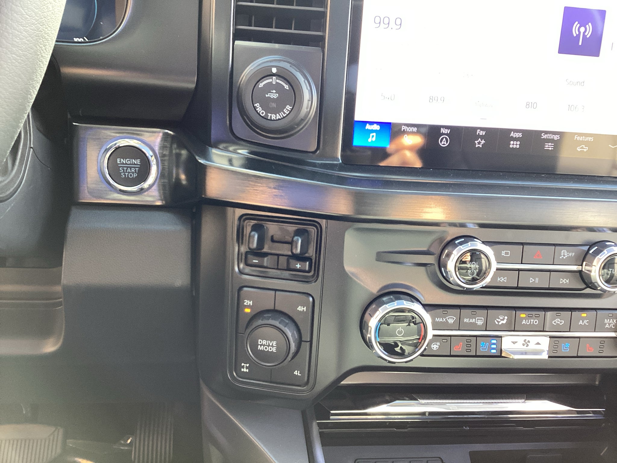 2027 Ford Super Duty F-350 SRW F-350® Lariat®