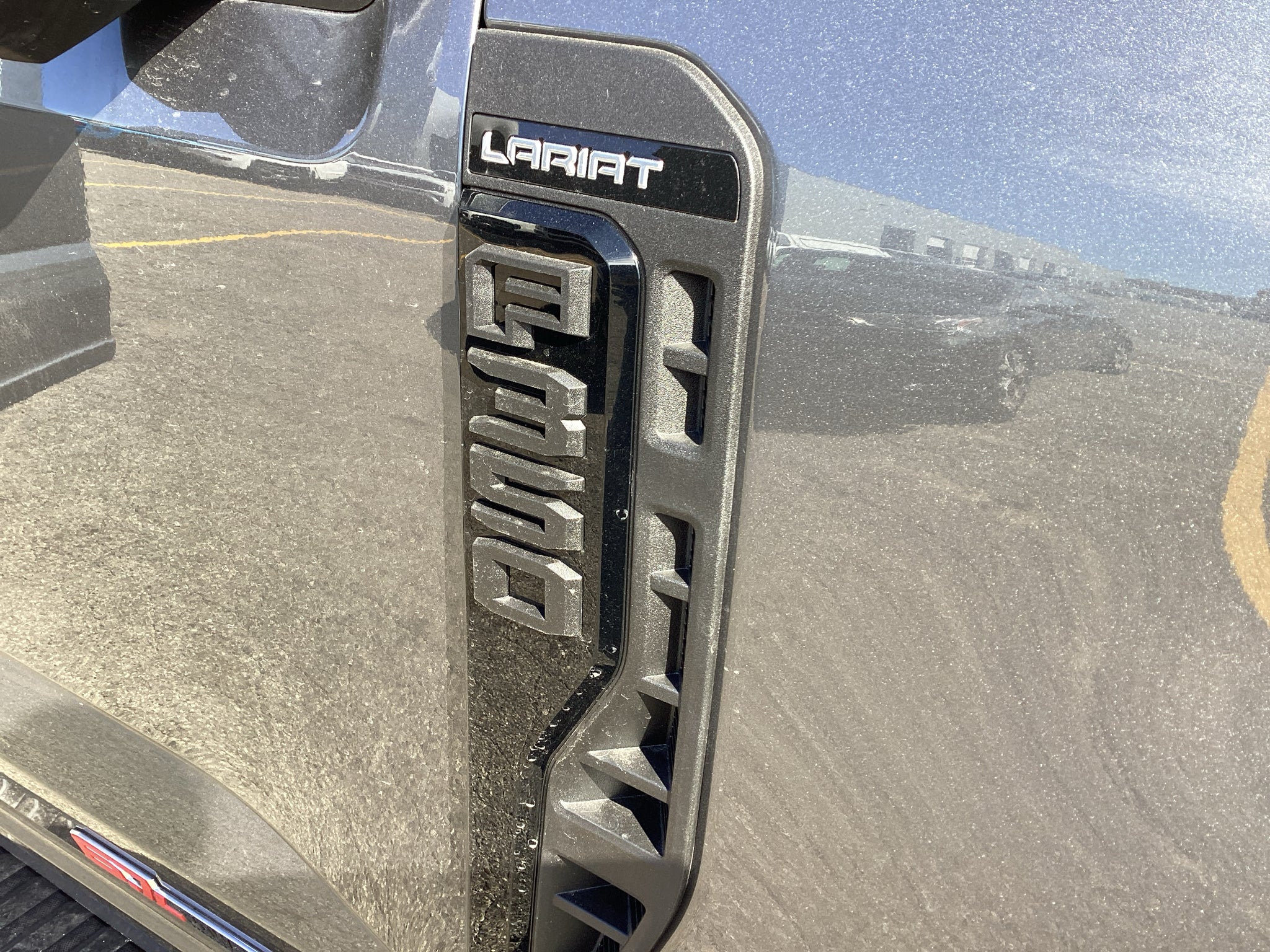2027 Ford Super Duty F-350 SRW F-350® Lariat®