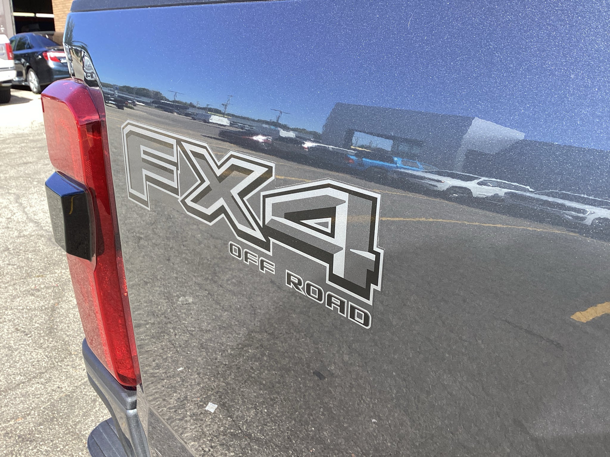 2027 Ford Super Duty F-350 SRW F-350® Lariat®