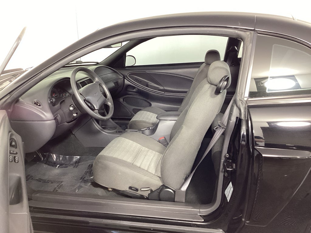 2001 Ford Mustang GT Deluxe