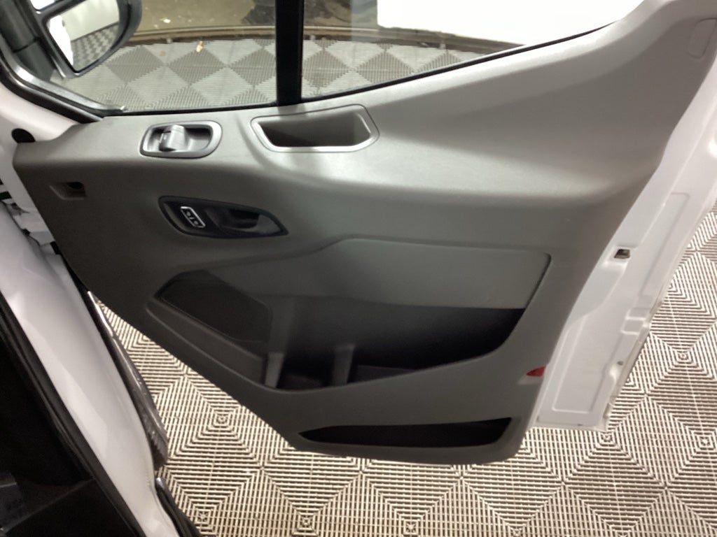 2023 Ford Transit Wagon XLT