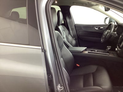 2021 Volvo XC60 Momentum