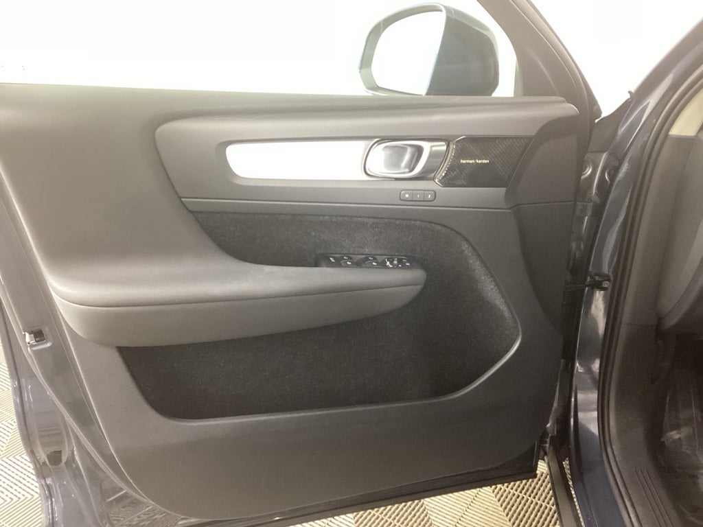 2021 Volvo XC40 T5 T5 Momentum