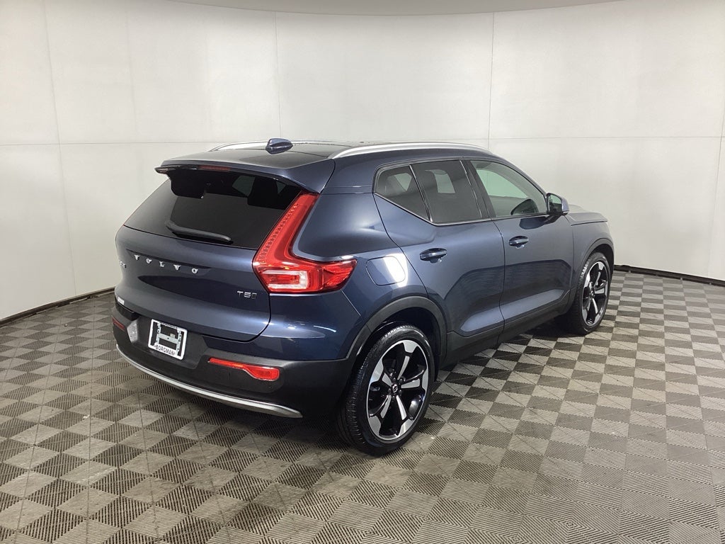 2021 Volvo XC40 T5 T5 Momentum