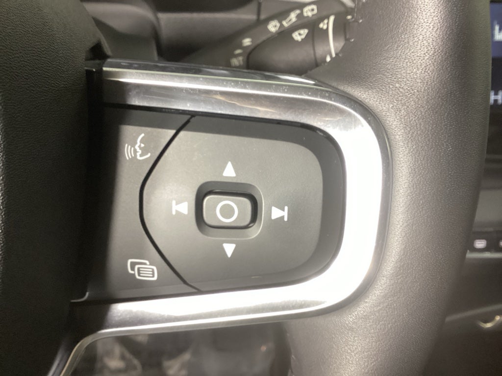 2021 Volvo XC40 T5 T5 Momentum