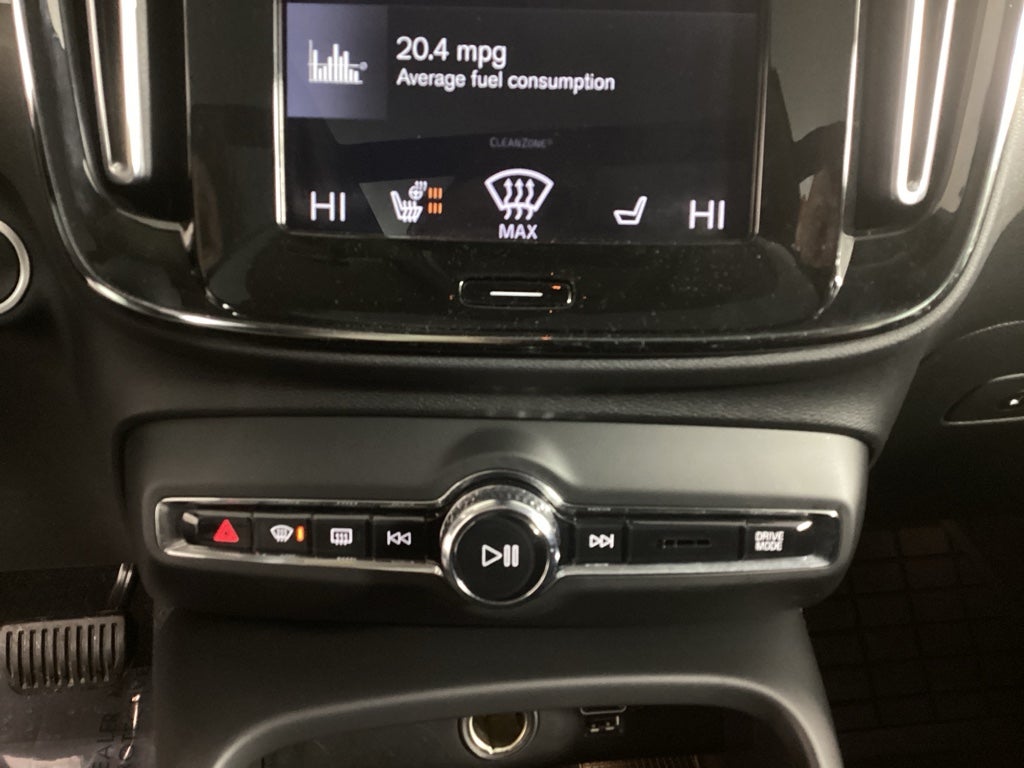 2021 Volvo XC40 T5 T5 Momentum