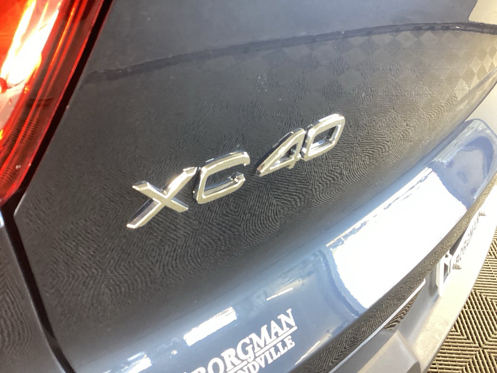 2022 Volvo XC40 T5 T5 Momentum