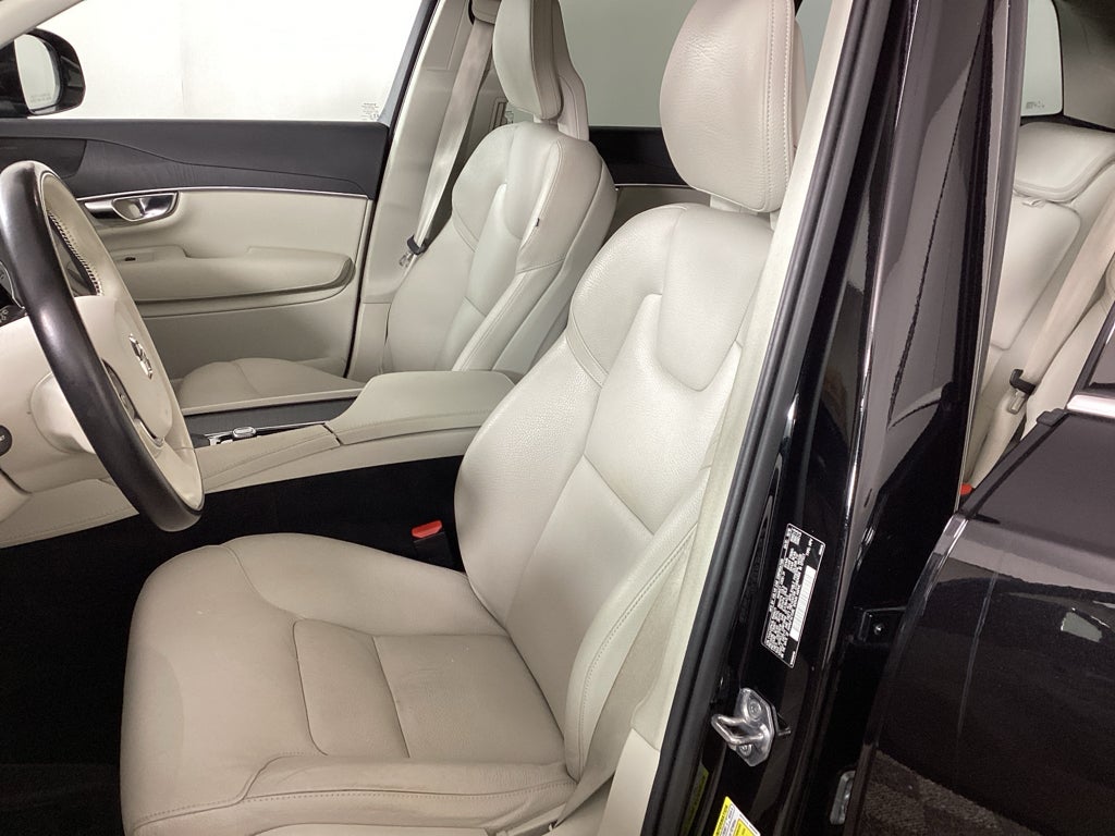 2020 Volvo XC90 T6; 7-seat T6; 7-seat Momentum