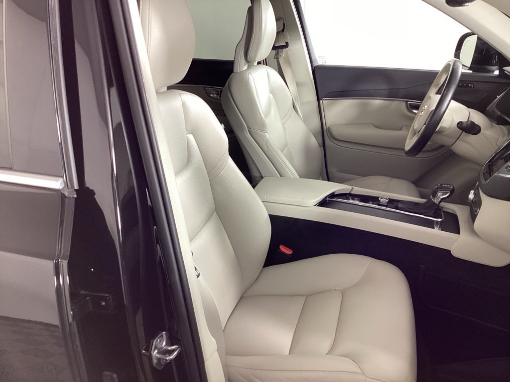 2020 Volvo XC90 T6; 7-seat T6; 7-seat Momentum
