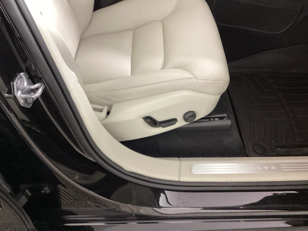 2020 Volvo XC90 T6; 7-seat T6; 7-seat Momentum