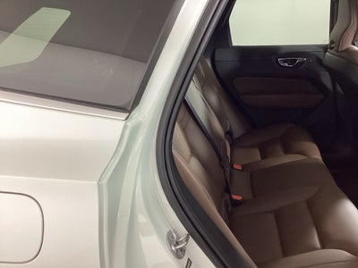 2022 Volvo XC60 B5 B5 Momentum