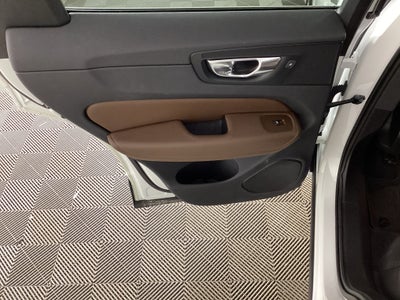 2022 Volvo XC60 B5 B5 Momentum