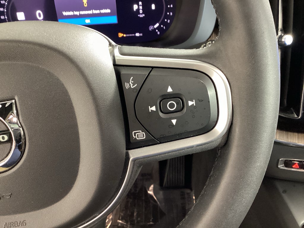 2022 Volvo XC60 B5 B5 Momentum