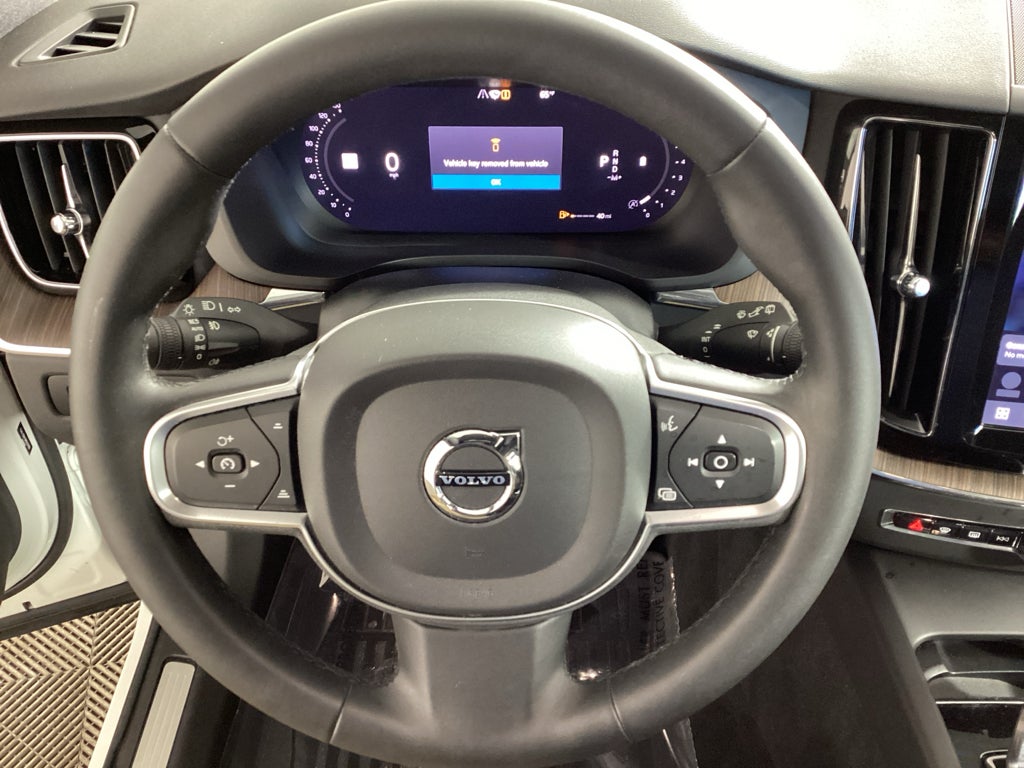 2022 Volvo XC60 B5 B5 Momentum