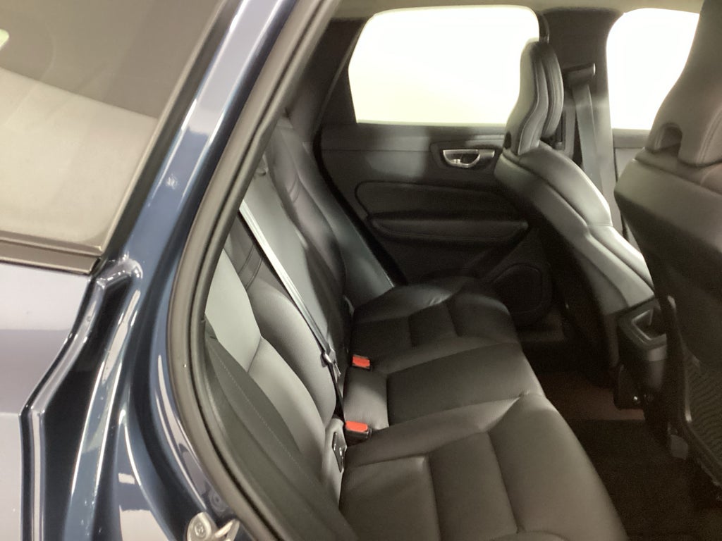 2024 Volvo XC60 B5 B5 Plus Dark Theme