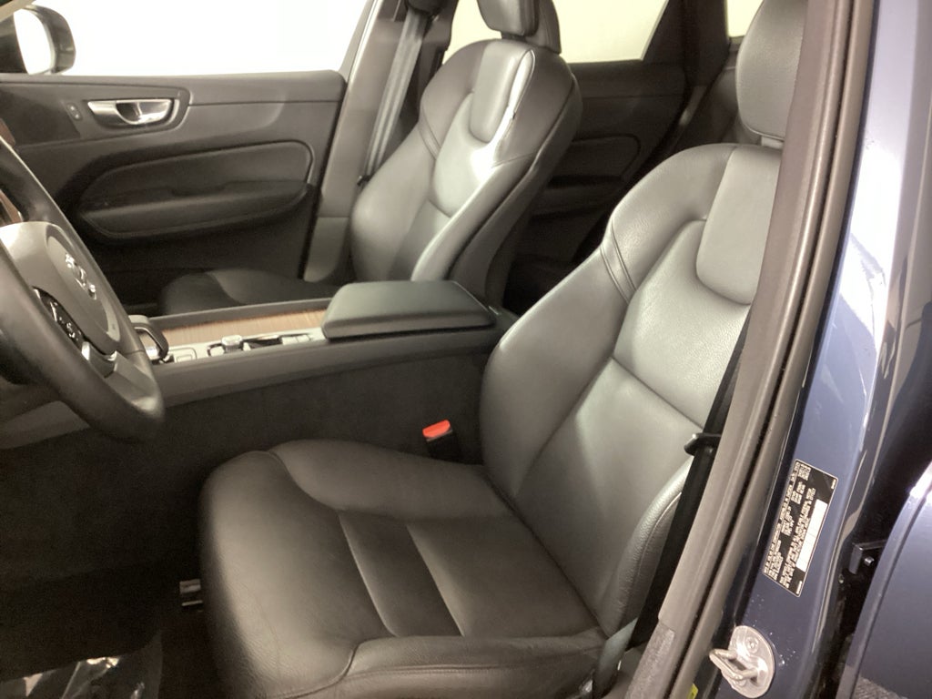 2024 Volvo XC60 B5 B5 Plus Dark Theme