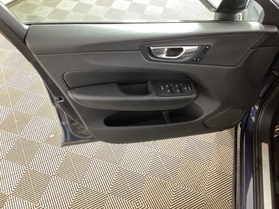 2024 Volvo XC60 B5 B5 Plus Dark Theme