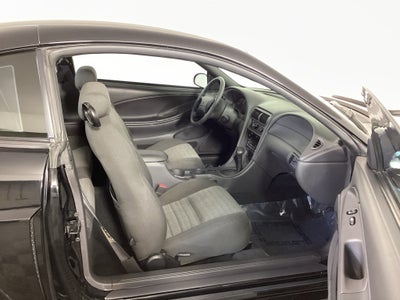 2001 Ford Mustang GT Deluxe