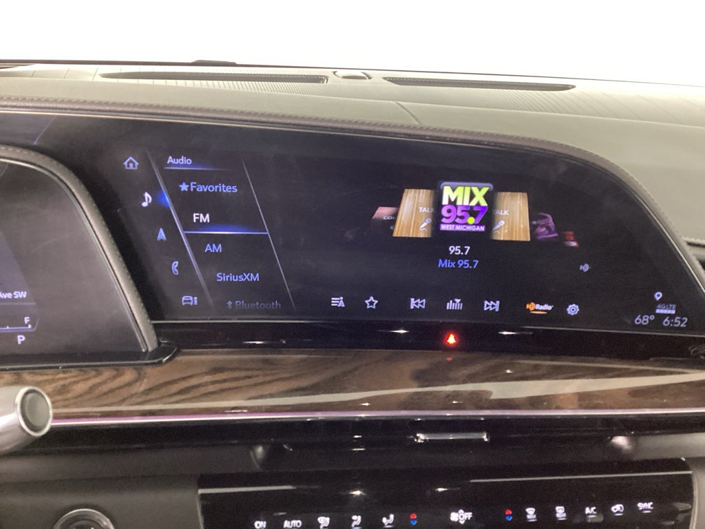 2023 Cadillac Escalade 4WD Sport Platinum