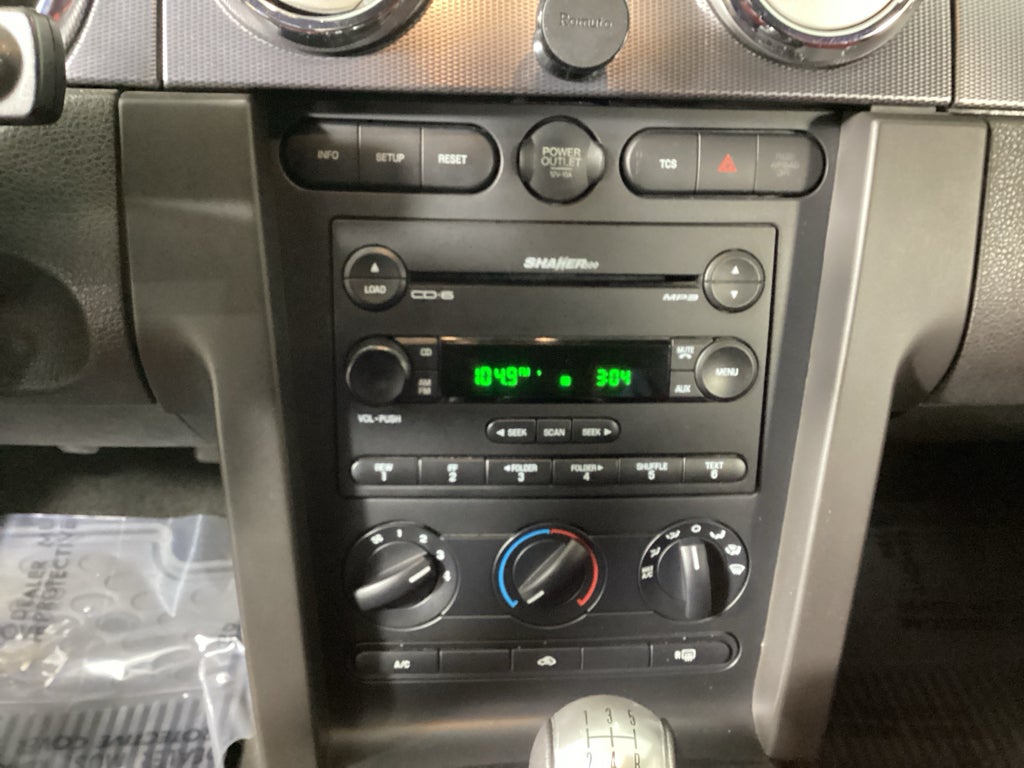 2006 Ford Mustang GT Deluxe