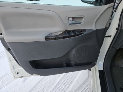 2016 Toyota Sienna XLE