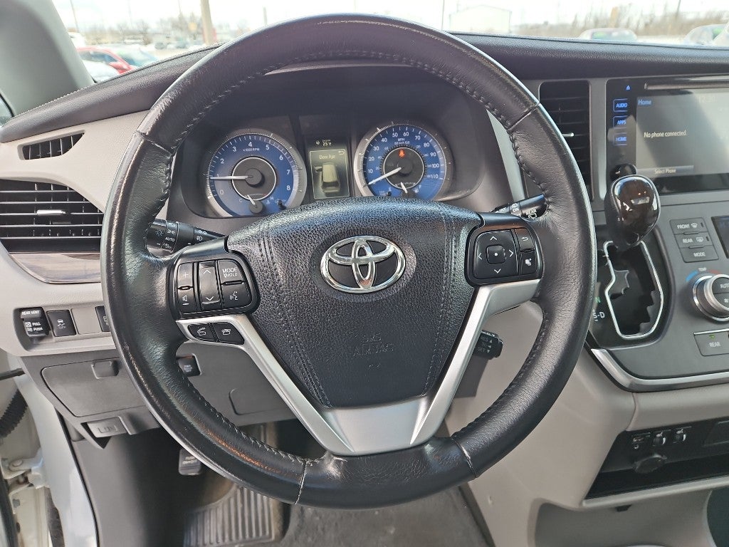 2016 Toyota Sienna XLE