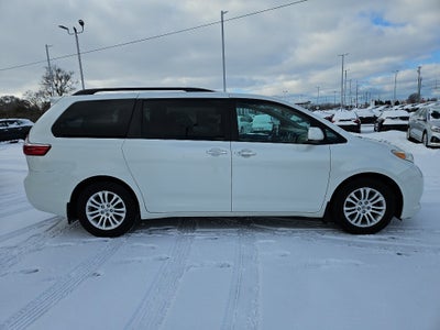 2016 Toyota Sienna XLE