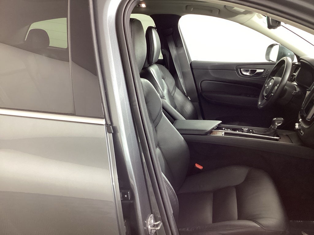 2021 Volvo XC60 Momentum