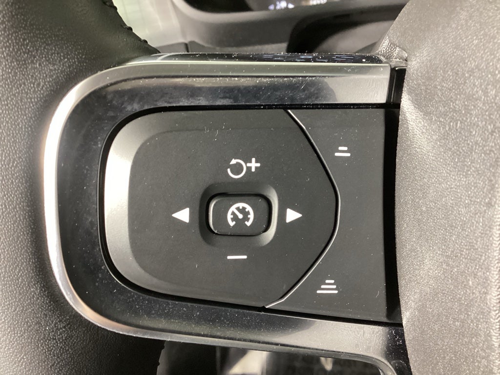 2021 Volvo XC40 Momentum