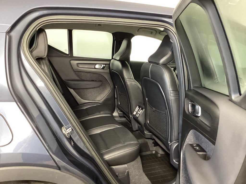 2022 Volvo XC40 Momentum