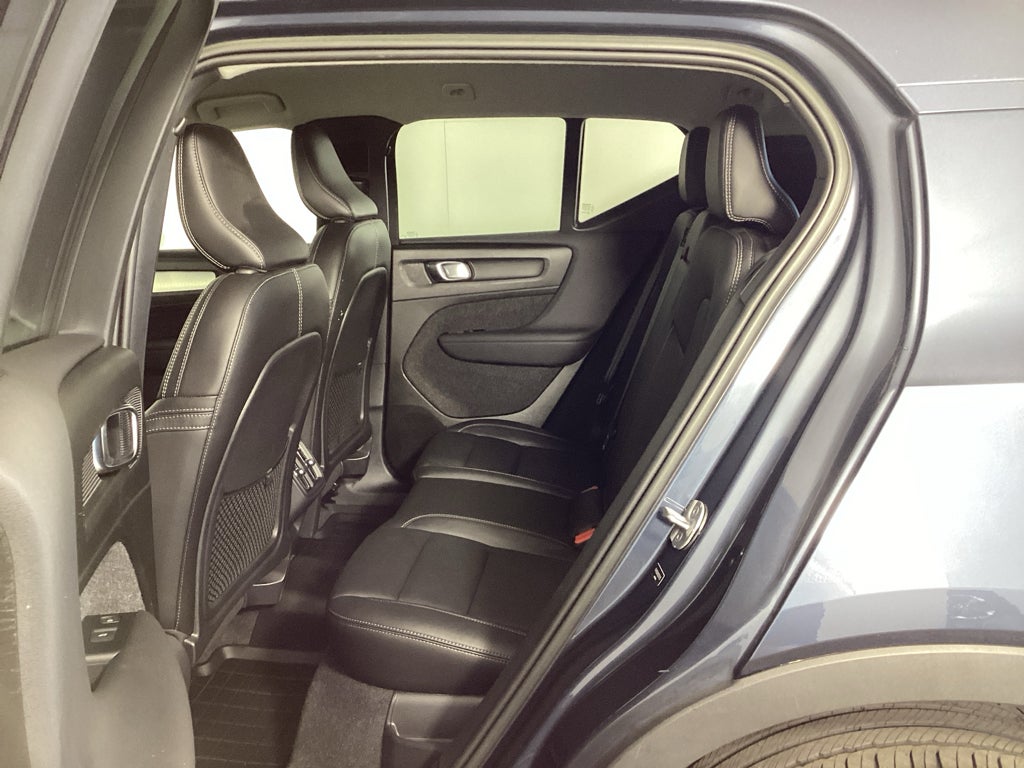 2022 Volvo XC40 Momentum