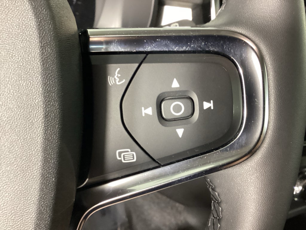 2022 Volvo XC40 Momentum
