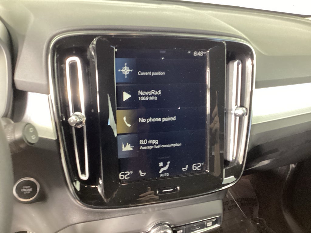 2022 Volvo XC40 Momentum