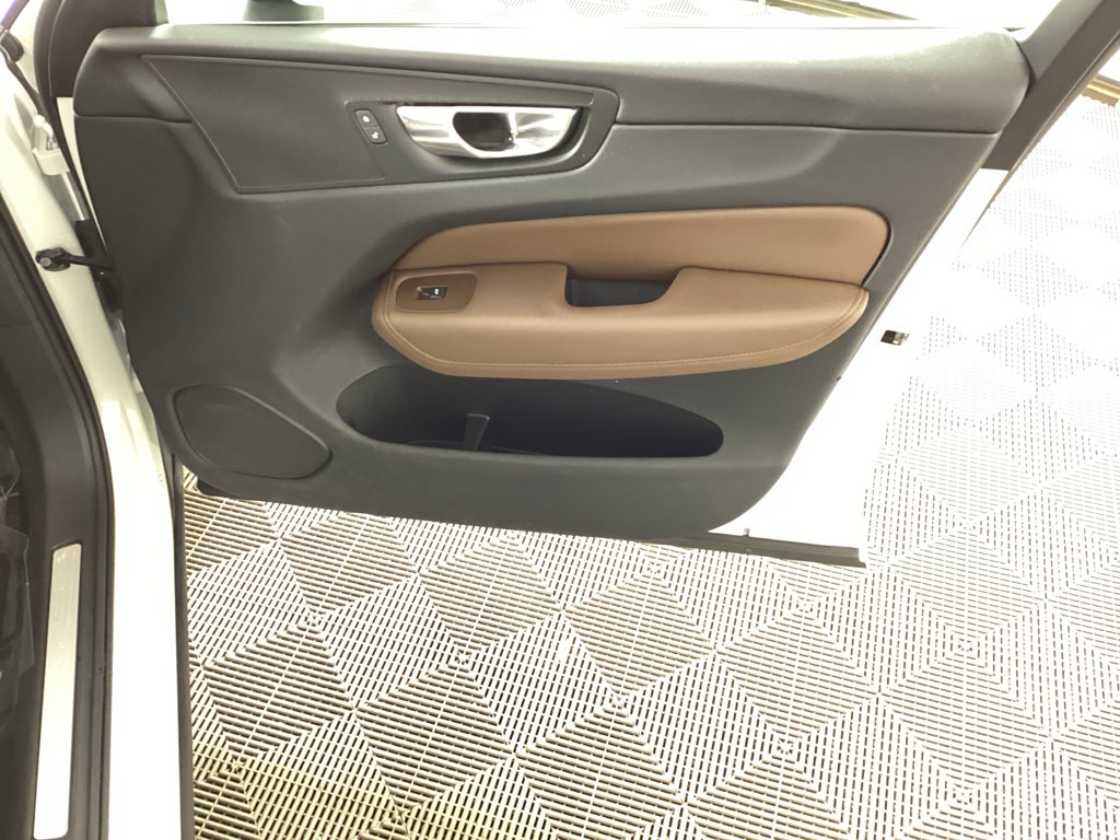 2022 Volvo XC60 Momentum