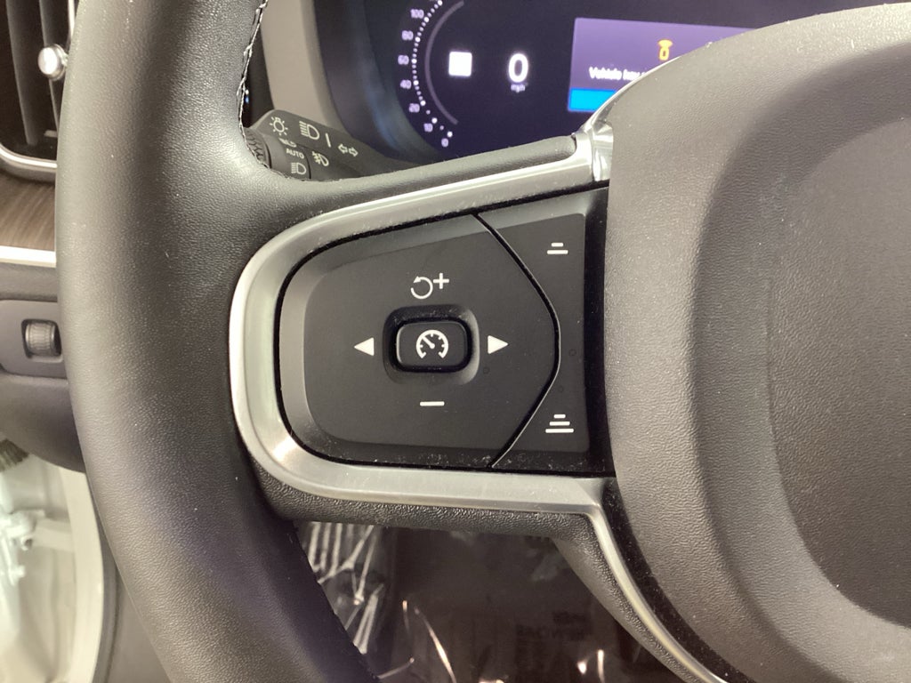 2022 Volvo XC60 Momentum