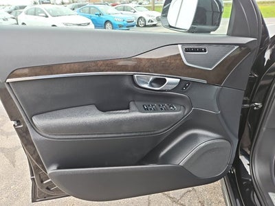 2017 Volvo XC90 Momentum