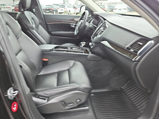 2017 Volvo XC90 Momentum