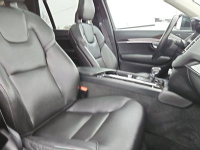 2017 Volvo XC90 Momentum