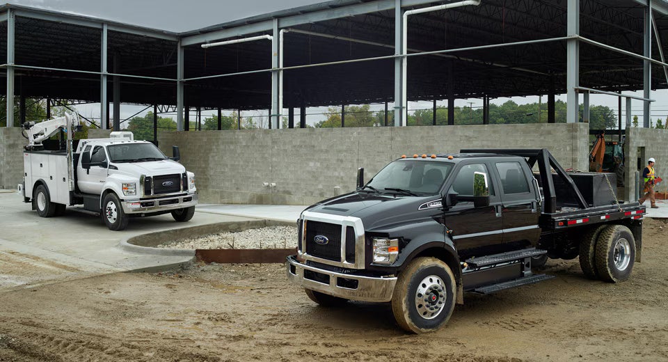  F-650/F-750 medium duty truck standing.
